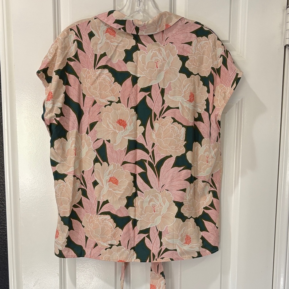 Hawaiian Floral Button-Up Blouse - Pink and peach cropped pinup tiki style top - Picture 5 of 5